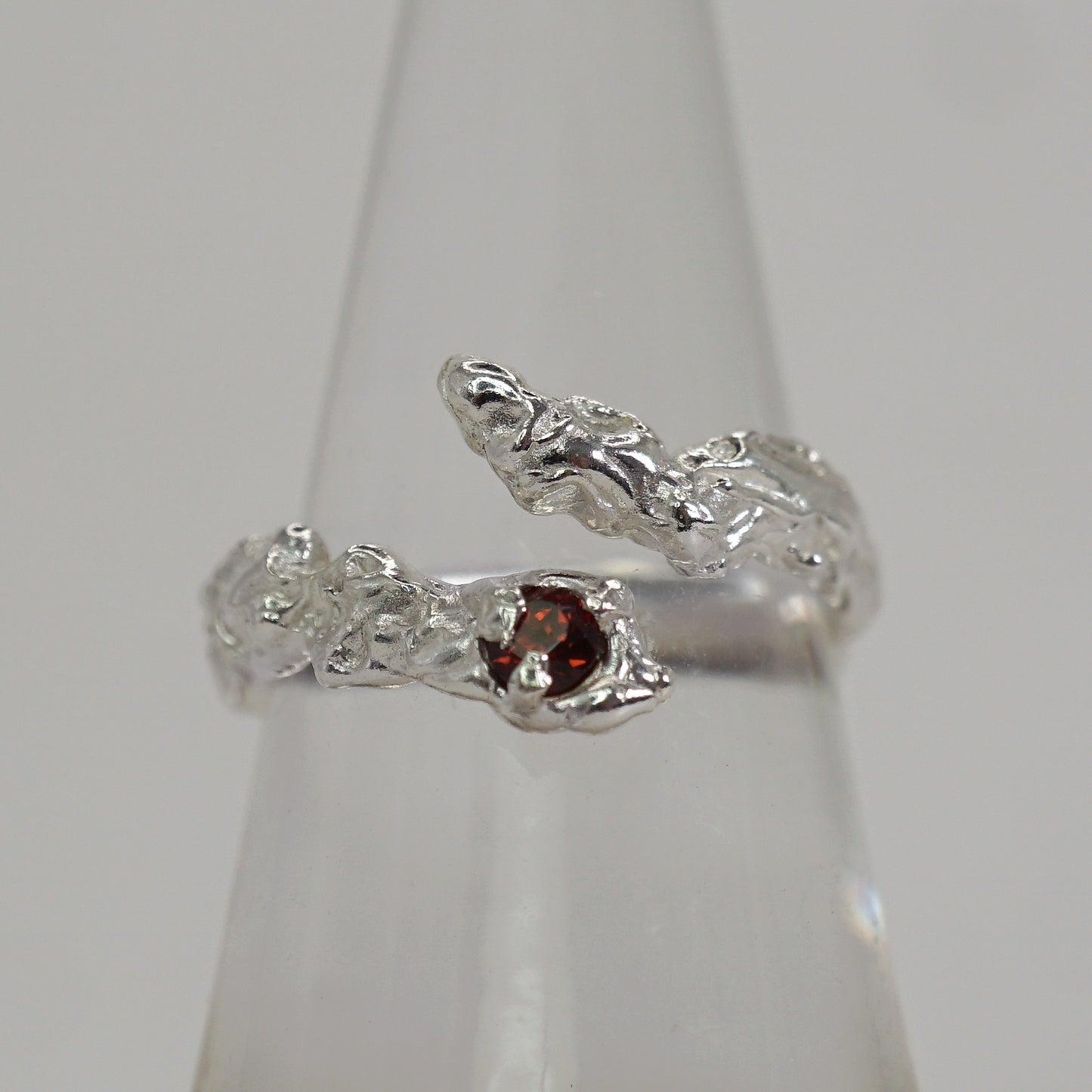 NO CONNECTION GARNET RING