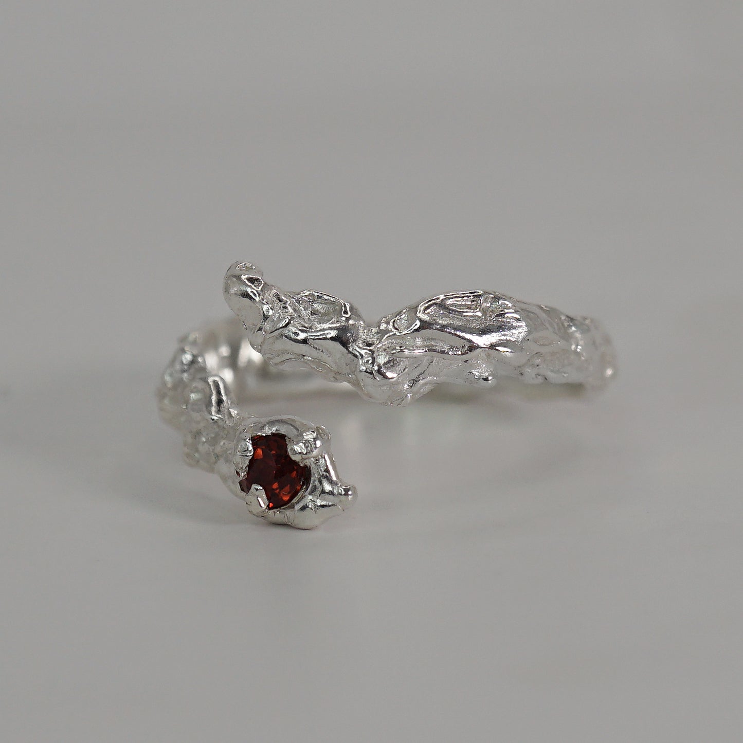 NO CONNECTION GARNET RING