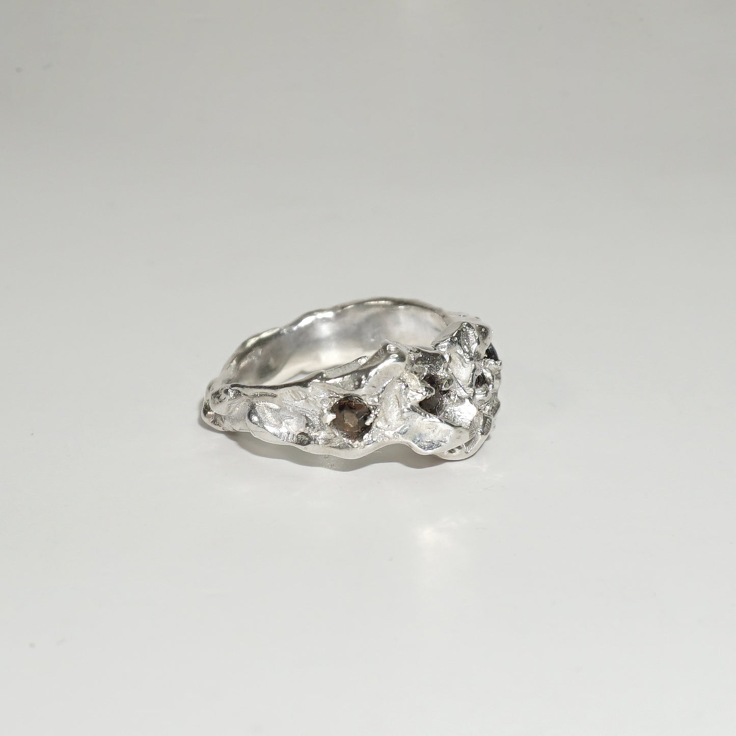 QUARTZ CLIFF RING