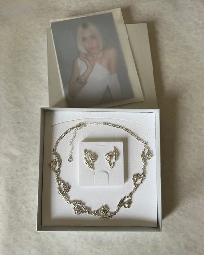 ROSE NECKLACE